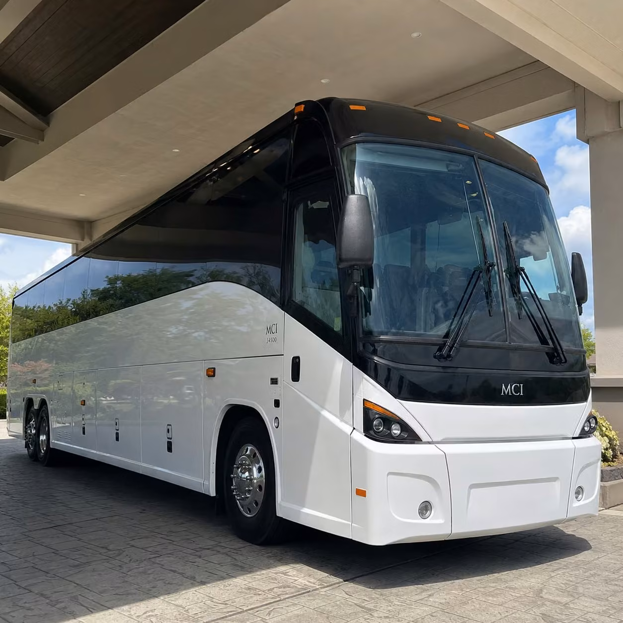 get reliable airport shuttle service for modesto government and military travelers